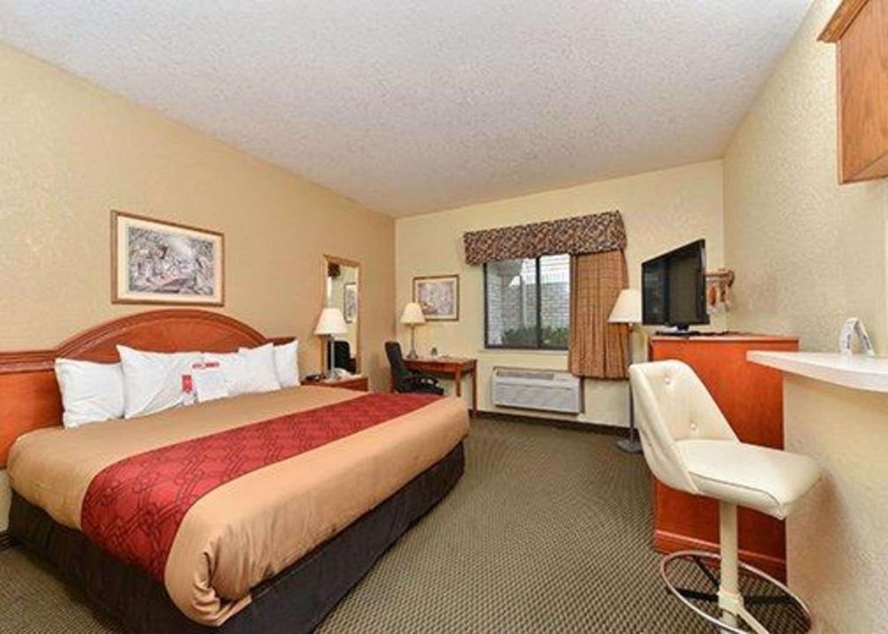Express Inn & Suites Decatur Εξωτερικό φωτογραφία